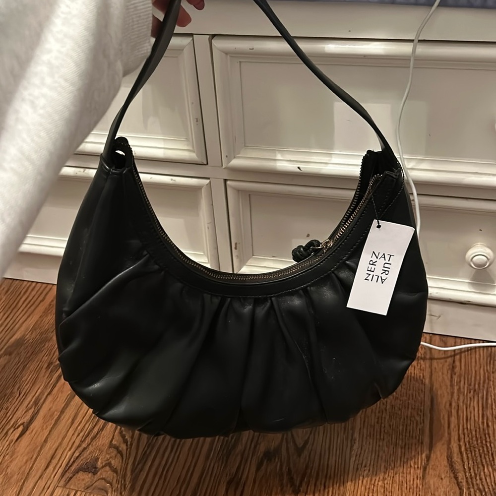 Naturalizer black shoulder bag
Never used tags still on